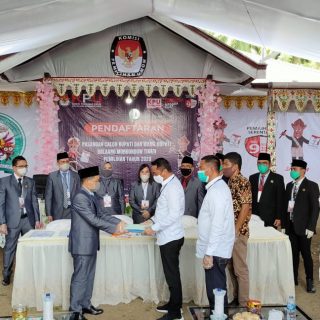 KPU Boltim Terima Dokumen Persyaratan Bapaslon SSM-Oppo