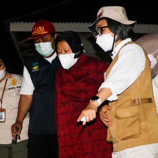 Menteri Risma Kunjungi Lokasi Banjir Bandang Desa Batu Merah