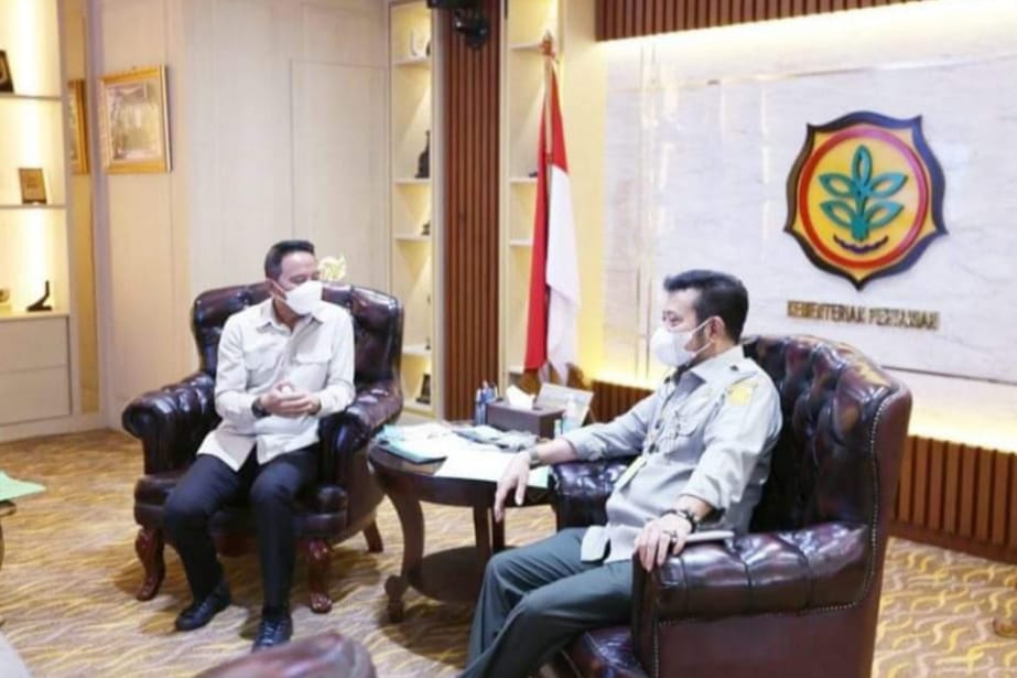 Bupati SSM Bersama Menteri Pertanian Sahrul Yasin Limpo/foto ist