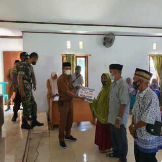 Pesan Sangadi Bigo Saat Salurkan BLT Tahap Satu