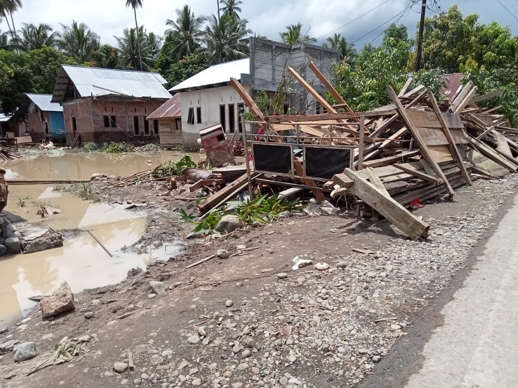 Salah satu rumah warga yg rusak parah akibat banjir