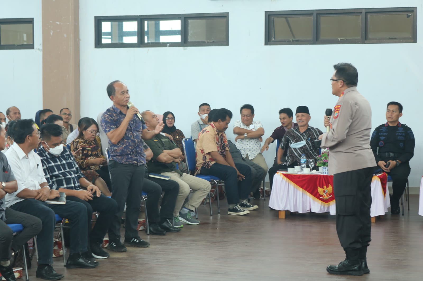Pejabat Pemkab Boltim tanya jawab dengan Kapolda tentang wawasan kebangsaan/foto evan kominfo