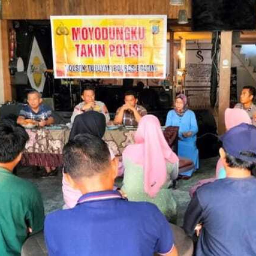 Polsek Tutuyan Gelar Jumat Curhat Dengan Warga Kayumoyondi
