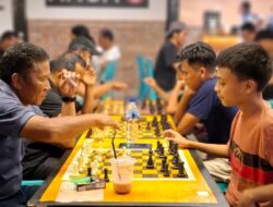 Menampar Tradisi Pesta, HUT Kafe Arch Bolmut Diisi Turnamen Catur