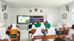 PWI Boltim dan PT ASA Ajari Siswa SMAN 1 dan SMKN 1 Kotabunan Cara Menulis Berita